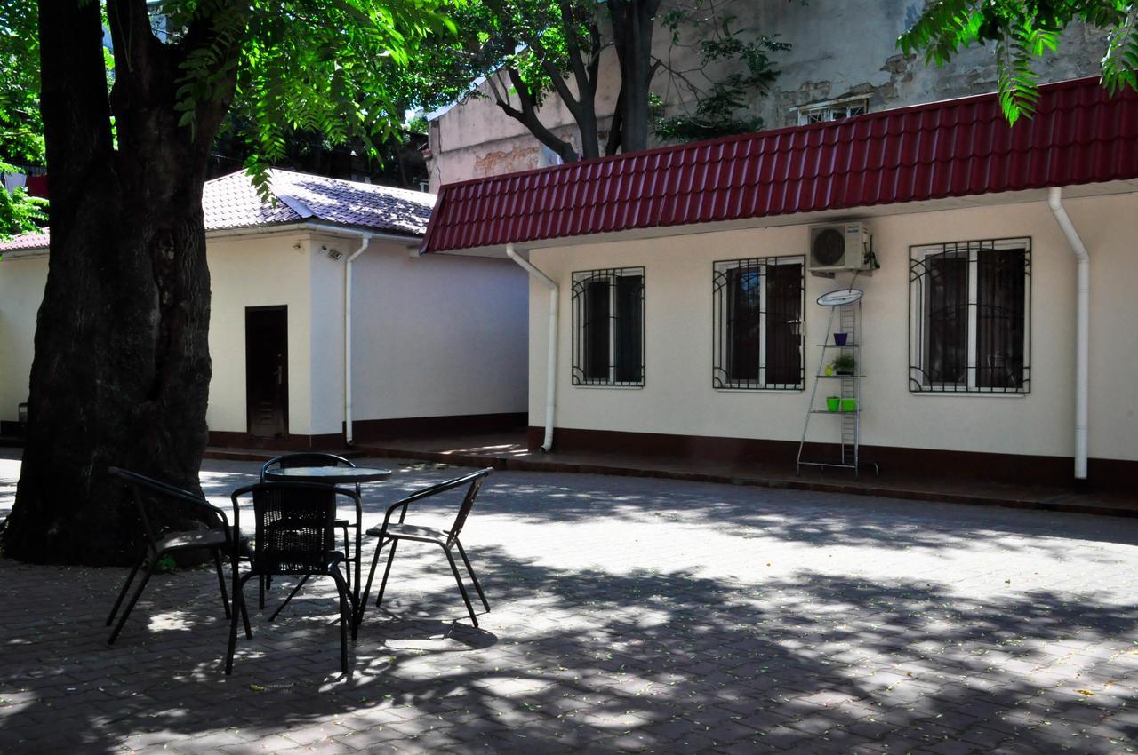 Old Courtyard Hostel Odessa Eksteriør bilde